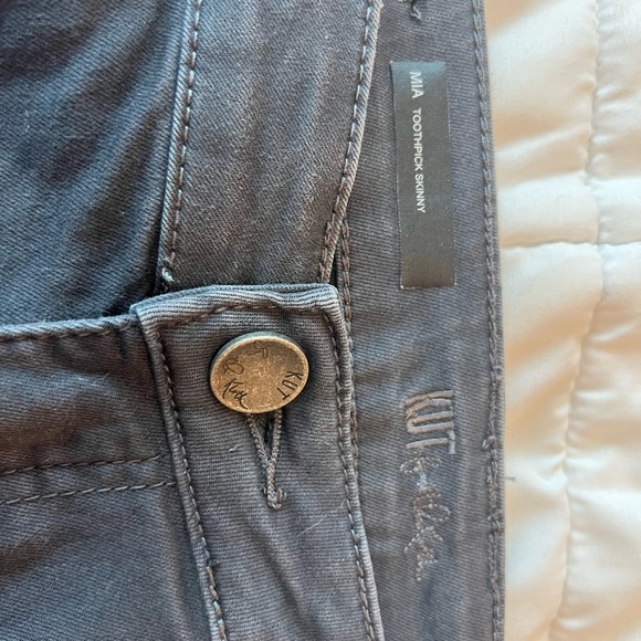 MIA Toothpick Skinny jeans. Size 6. Charcoal Gray - Picture 5 of 8